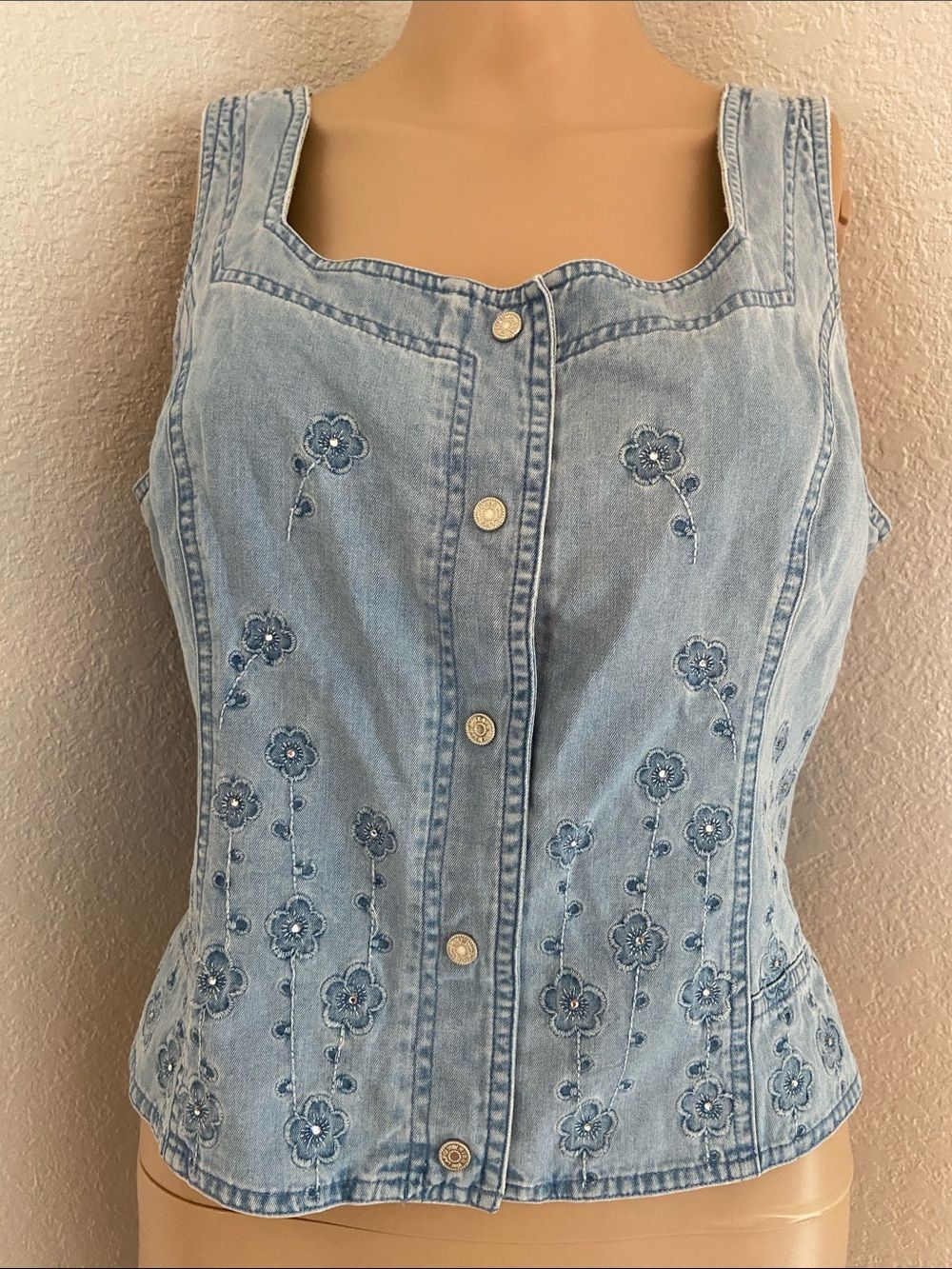 Lafei Nier Cute rhinestone flowers add sparkle to this Denim Tank Sz M